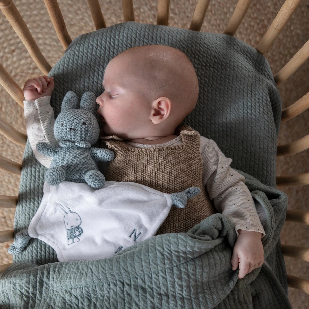 Tiamo Collection Nijntje Knuffeldoekje - Green knit Tiamo Collection Nijntje Knuffeldoekje - Green Knit -Baby Verzorging 1200x1200 107