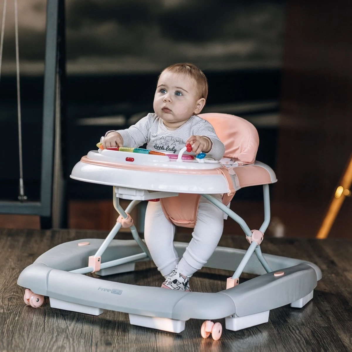 Loopstoel FreeOn Happy Piano Roze (incl. Schommelfunctie) Loopstoel FreeOn Happy Piano Roze (incl. Schommelfunctie) -Baby Verzorging 1200x1200 1119