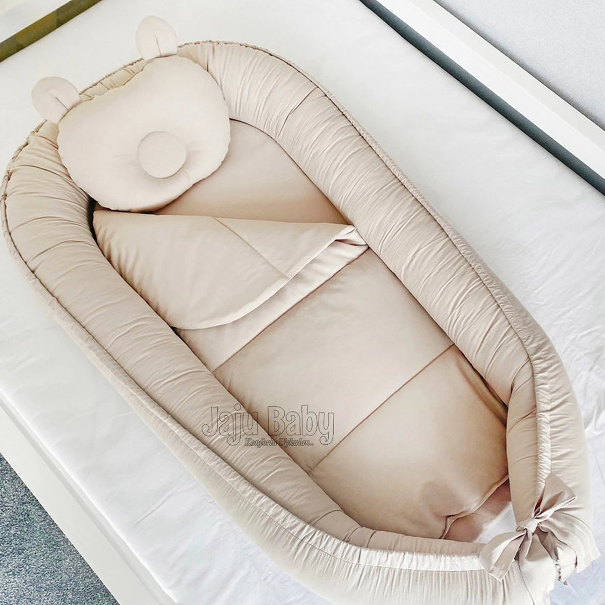 Jaju Baby - Babynestje en Hoofdkussen - Organische Katoen - Antibacterieel Babynestje - Anti-Allergisch Babynestje - Lichtbruin - 74 x 40 cm Jaju Baby - Babynestje En Hoofdkussen - Organische Katoen - Antibacterieel Babynestje - Anti-Allergisch Babynestje - Lichtbruin - 74 X 40 Cm -Baby Verzorging 1200x1200 1224