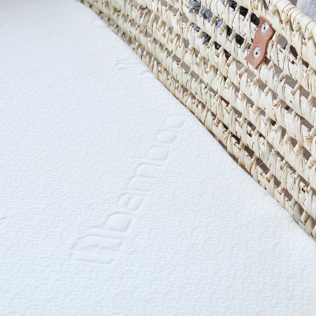 Bamboe Ovaal Matras - 72x32 cm | Mozesmand - Kinderwagen - Wieg | Zacht aanvoelend | 4 cm dik | Afneembare Hoes | Oeko-Tex® | EU-product Bamboe Ovaal Matras - 72x32 Cm | Mozesmand - Kinderwagen - Wieg | Zacht Aanvoelend | 4 Cm Dik | Afneembare Hoes | Oeko-Tex® | EU-product -Baby Verzorging 1200x1200 1291