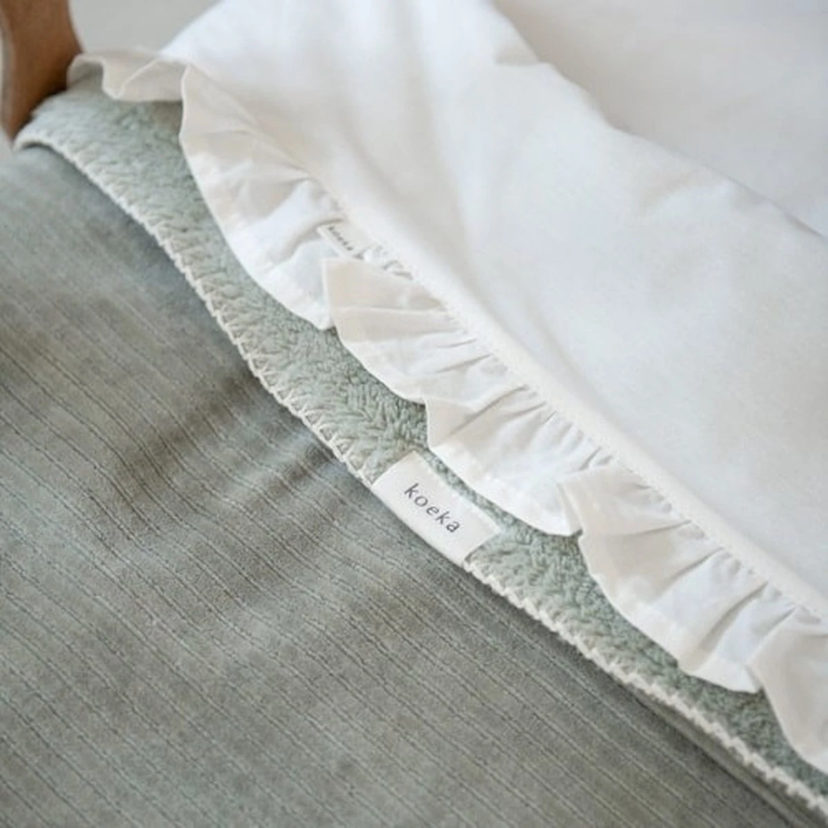 Koeka Baby lakentje ledikant Ruffle - wit 110x140cm Koeka Baby Lakentje Ledikant Ruffle - Wit 110x140cm -Baby Verzorging 1200x1200 1414