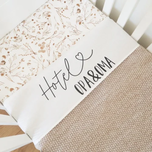 Merkloos Little Koekies - Ledikantlaken Hotel Opa&Oma - Zwangerschapsaankondiging - Oppas Oma - Oppas Opa - Opa & Oma Worden