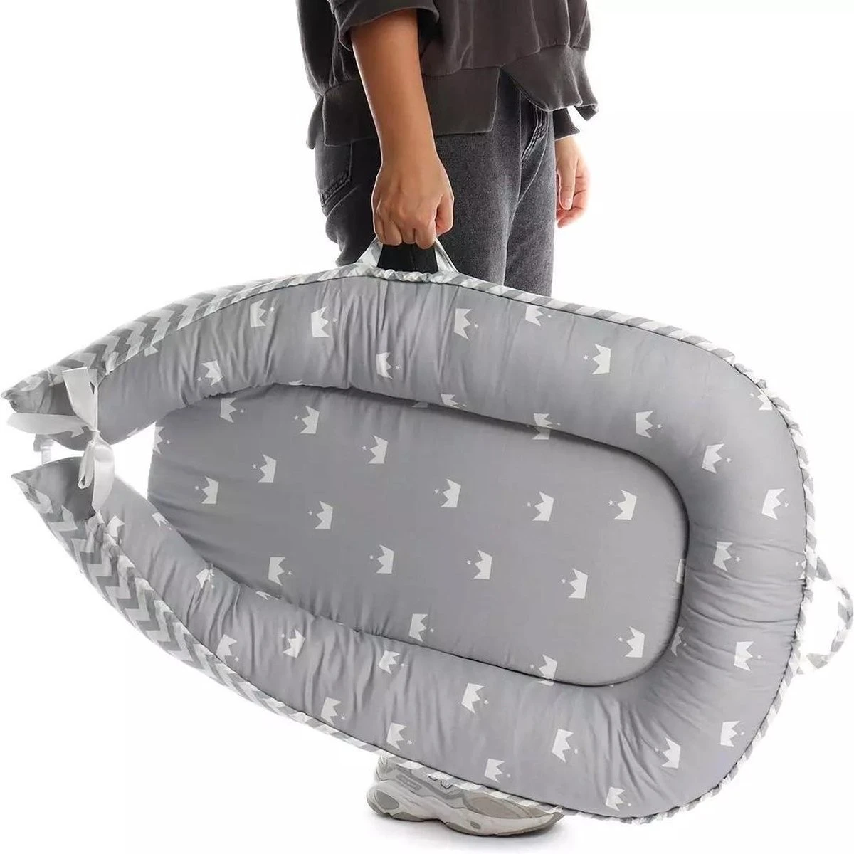 Buxibo Babynestje - Omkeerbare Babynest - Co-Sleeper/Bedbumper - Veilig Slapen - 88x53cm - Grijs Buxibo Babynestje - Omkeerbare Babynest - Co-Sleeper/Bedbumper - Veilig Slapen - 88x53cm - Grijs -Baby Verzorging 1200x1200 1496