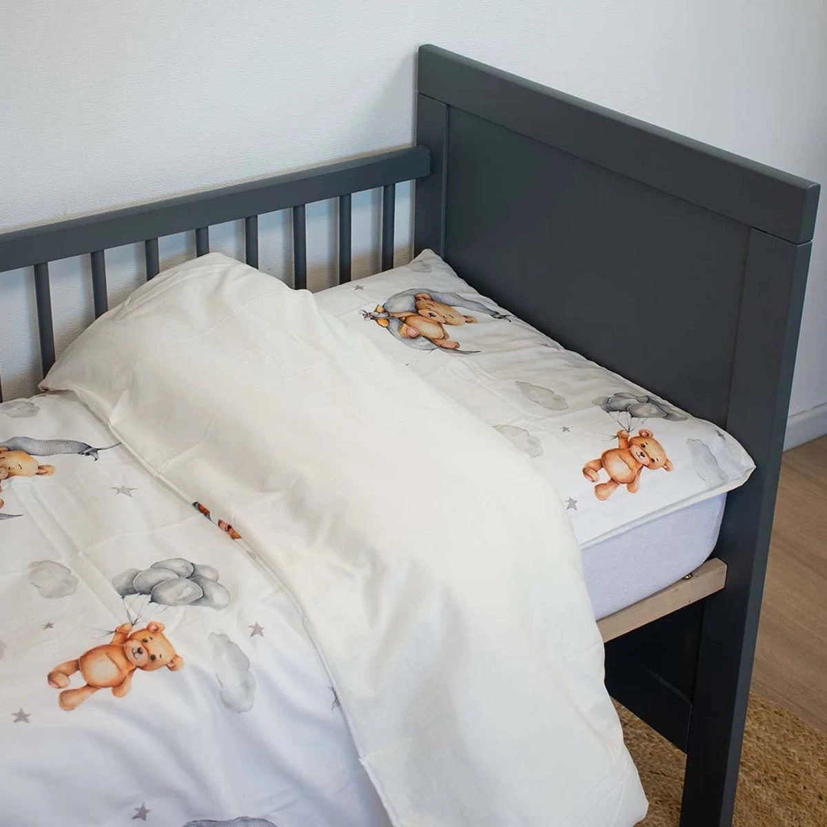 Decoware® Ledikant dekbedovertrek Sweet bear - katoen renforce - 100x135 cm 40x60 cm Decoware® Ledikant Dekbedovertrek Sweet Bear - Katoen Renforce - 100x135 Cm 40x60 Cm -Baby Verzorging 1200x1200 1535