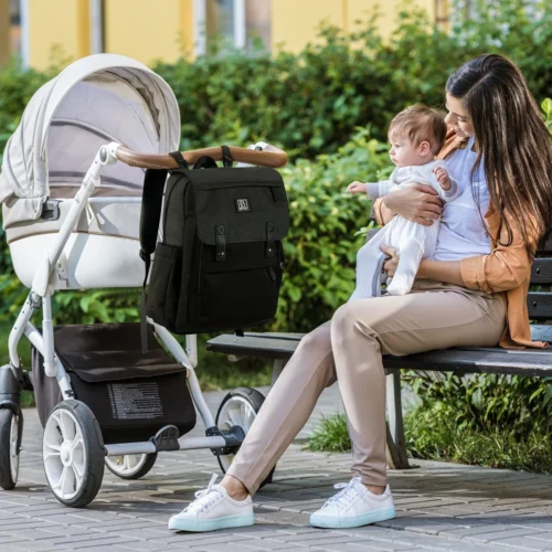 Brisby Slijtvaste Luiertas – Verzorgingstas - Two Tone Zwart En Donkergrijs - Inclusief Verschoonmatje - Isoleervakken - Met Geïntegreerde Kinderwagen Haken -Baby Verzorging 1200x1200 156