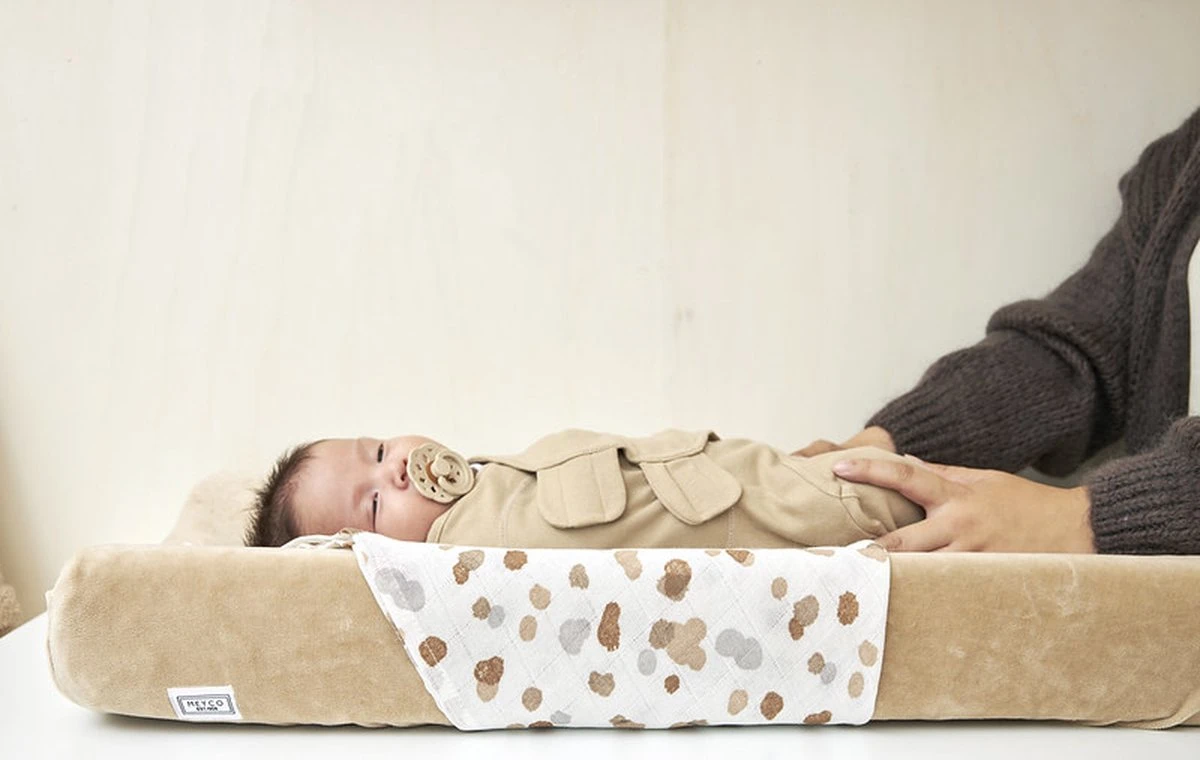 SwaddleMeyco inbakerdoek Uni - sand - 0-3 maanden SwaddleMeyco Inbakerdoek Uni - Sand - 0-3 Maanden -Baby Verzorging 1200x760 3