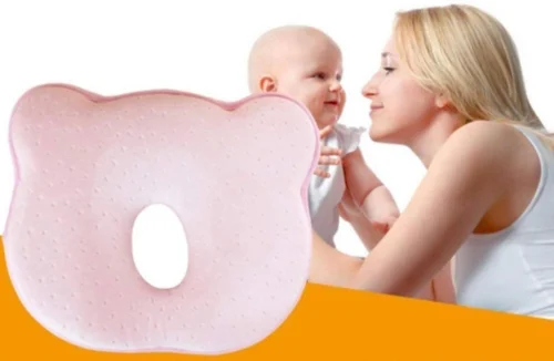 Baby IQ Orthopedisch Baby Hoofdkussen – Traagschuim – Tegen Plat Achterhoofd – Kraamcadeau –Roze – Incl Bandana Slabber -Baby Verzorging 1200x783 2