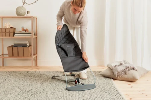 BabyBjörn Wipstoel Bliss Donkergrijs Frame - Cotton Klassiek Quilt - Antraciet - Ergonomisch - Verstelbaar - Inklapbaar -Baby Verzorging 1200x800 195