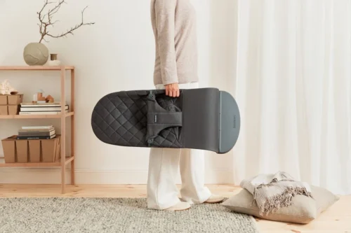 BabyBjörn Wipstoel Bliss Donkergrijs Frame - Cotton Klassiek Quilt - Antraciet - Ergonomisch - Verstelbaar - Inklapbaar -Baby Verzorging 1200x800 196