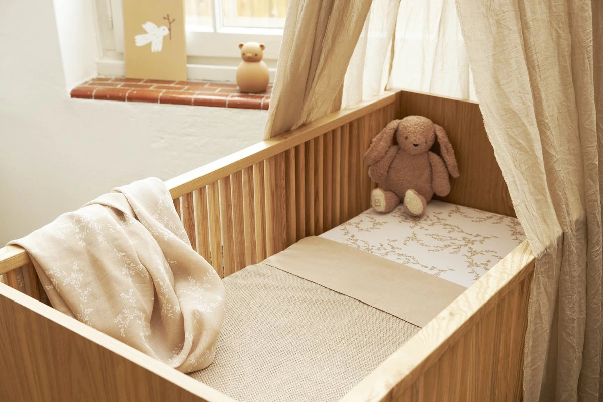 Meyco Branches Hoeslaken ledikant - Sand - 60x120cm Meyco Branches Hoeslaken Ledikant - Sand - 60x120cm -Baby Verzorging 1200x800 262