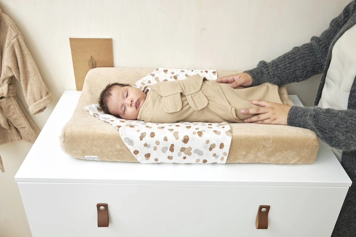 SwaddleMeyco inbakerdoek Uni - sand - 4-6 maanden SwaddleMeyco Inbakerdoek Uni - Sand - 4-6 Maanden -Baby Verzorging 1200x800 313