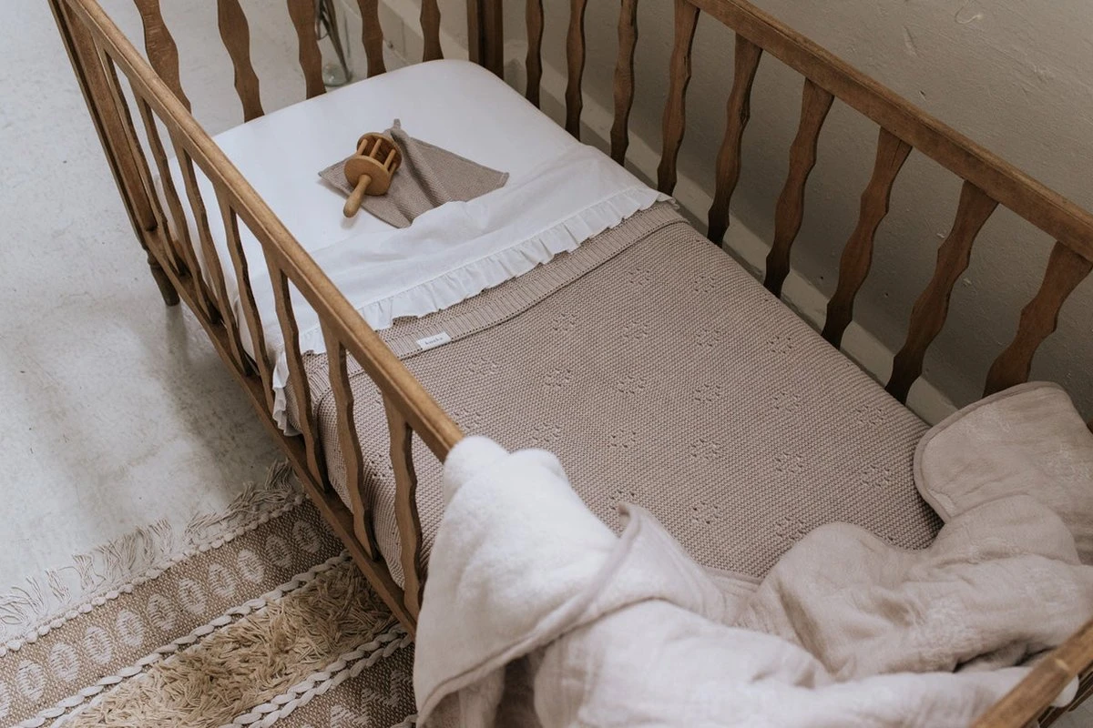 Koeka Baby lakentje ledikant Ruffle - wit 110x140cm Koeka Baby Lakentje Ledikant Ruffle - Wit 110x140cm -Baby Verzorging 1200x800 327