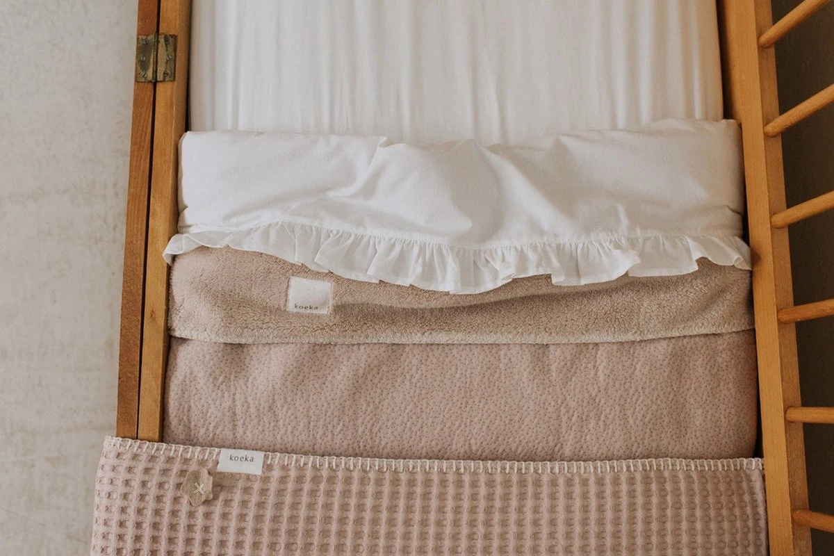 Koeka Baby lakentje ledikant Ruffle - wit 110x140cm Koeka Baby Lakentje Ledikant Ruffle - Wit 110x140cm -Baby Verzorging 1200x800 328