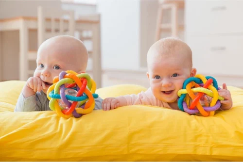 Playgro Buigbare Bendy Ball - Grijp- En Bijtspeelgoed - Incl Rammelaar - Activiteitenbal -Baby Verzorging 1200x802