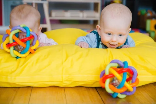 Playgro Buigbare Bendy Ball - Grijp- En Bijtspeelgoed - Incl Rammelaar - Activiteitenbal -Baby Verzorging 1200x803