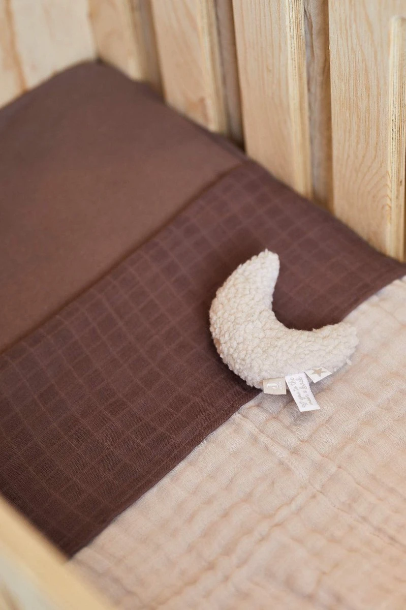 Jollein Rammelaar Moon - Nougat Jollein Rammelaar Moon - Nougat -Baby Verzorging 799x1200 1