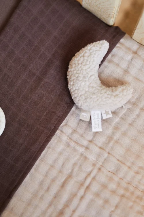 Jollein Rammelaar Moon - Nougat 8 Jollein Rammelaar Moon - Nougat -Baby Verzorging 799x1200 2