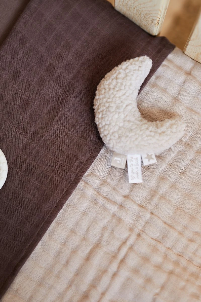 Jollein Rammelaar Moon - Nougat Jollein Rammelaar Moon - Nougat -Baby Verzorging 799x1200 2