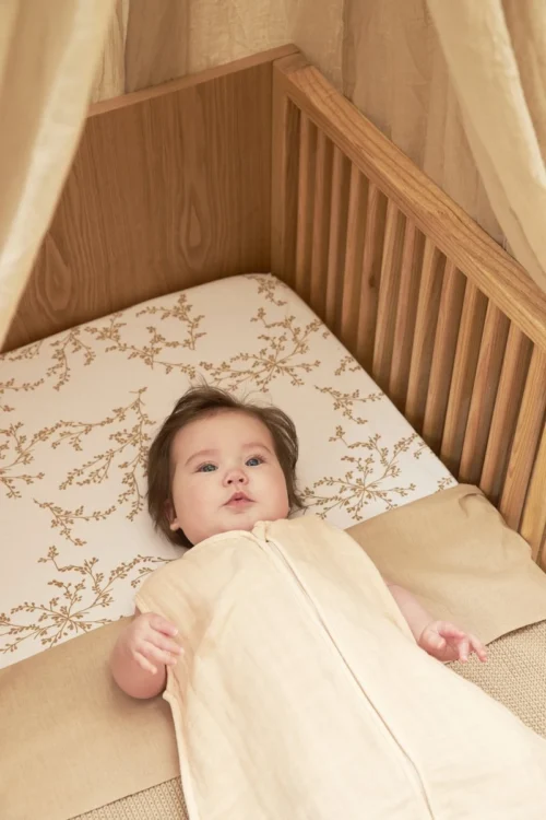 Meyco Branches Hoeslaken Ledikant - Sand - 60x120cm 4 Meyco Branches Hoeslaken Ledikant - Sand - 60x120cm -Baby Verzorging 800x1200 201