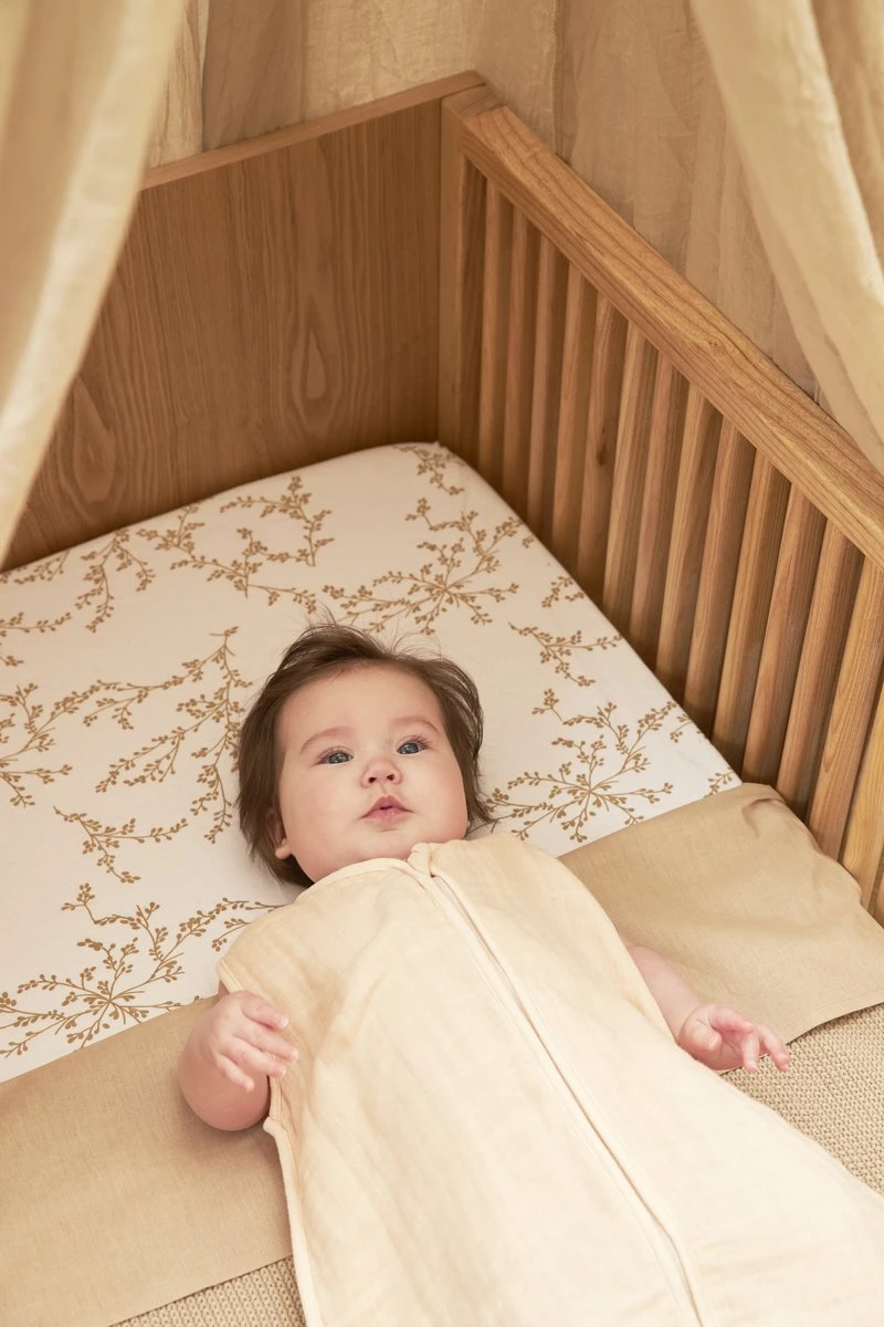 Meyco Branches Hoeslaken ledikant - Sand - 60x120cm Meyco Branches Hoeslaken Ledikant - Sand - 60x120cm -Baby Verzorging 800x1200 201