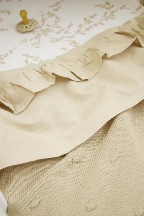 Meyco Ruffle Wieglaken - Sand - 75x100cm 4 Meyco Ruffle Wieglaken - Sand - 75x100cm -Baby Verzorging 800x1200 271