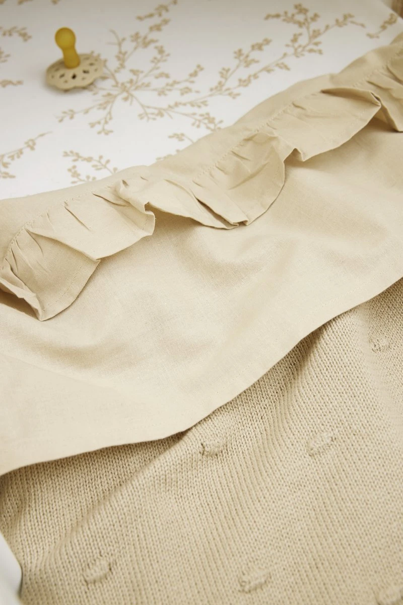 Meyco Ruffle wieglaken - sand - 75x100cm Meyco Ruffle Wieglaken - Sand - 75x100cm -Baby Verzorging 800x1200 271