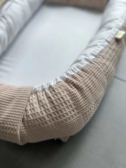 Bébélunes - Waffle Brown - Babynest - Bruin - 60x100cm - Inclusief Kussen 4 Bébélunes - Waffle Brown - Babynest - Bruin - 60x100cm - Inclusief Kussen -Baby Verzorging 899x1200 23