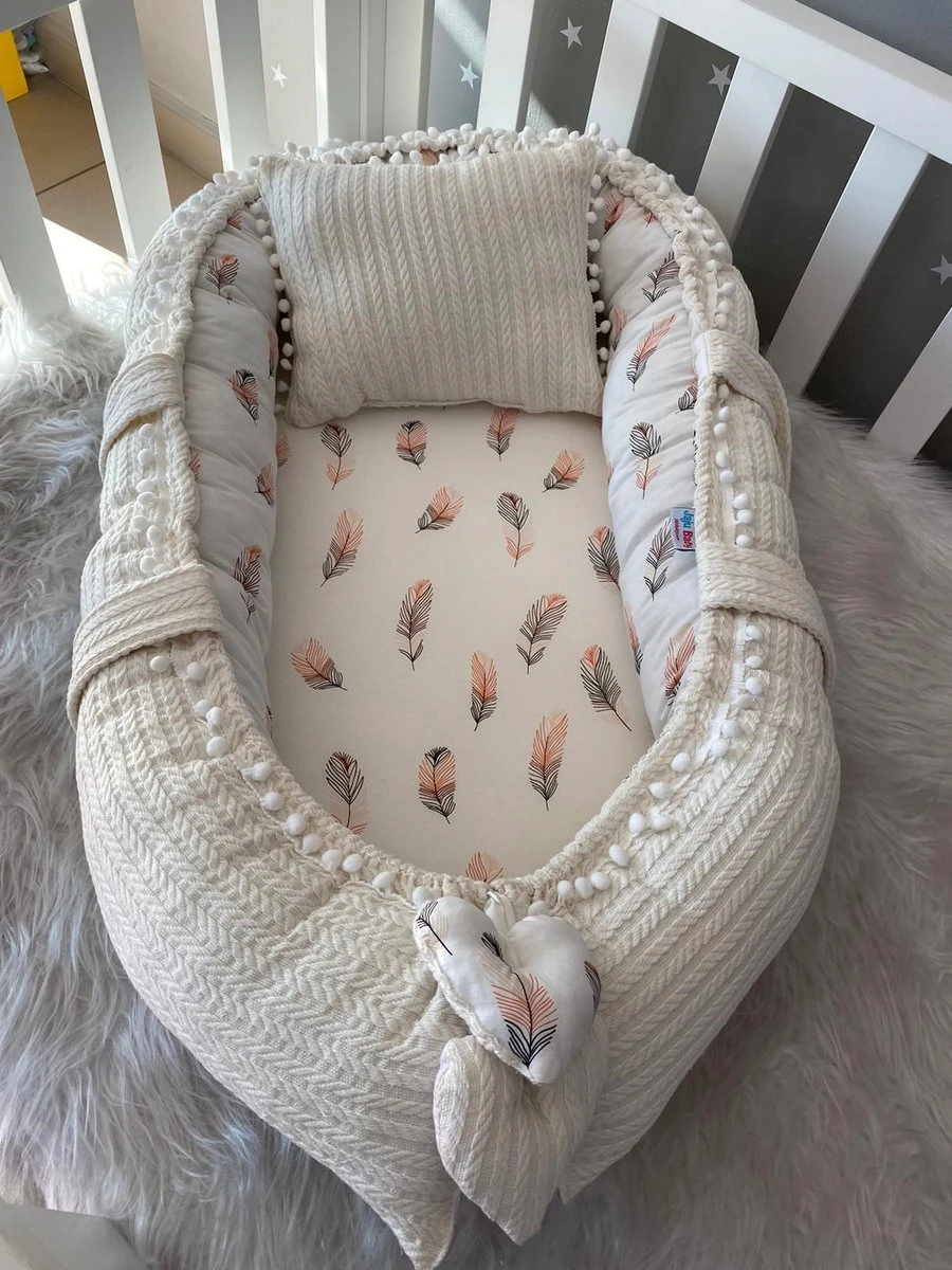 SNS Baby - Babynestje en Hoofdkussen - Organische Katoen - Antibacterieel Babynestje - Anti-Allergisch Babynestje - Wit en Veer Patroon - 74 x 40 cm SNS Baby - Babynestje En Hoofdkussen - Organische Katoen - Antibacterieel Babynestje - Anti-Allergisch Babynestje - Wit En Veer Patroon - 74 X 40 Cm -Baby Verzorging 900x1200 56