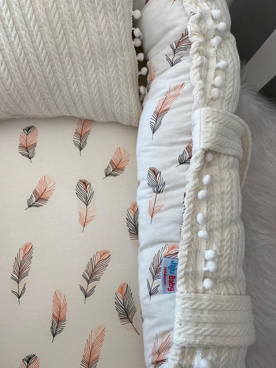 SNS Baby - Babynestje en Hoofdkussen - Organische Katoen - Antibacterieel Babynestje - Anti-Allergisch Babynestje - Wit en Veer Patroon - 74 x 40 cm SNS Baby - Babynestje En Hoofdkussen - Organische Katoen - Antibacterieel Babynestje - Anti-Allergisch Babynestje - Wit En Veer Patroon - 74 X 40 Cm -Baby Verzorging 900x1200 57