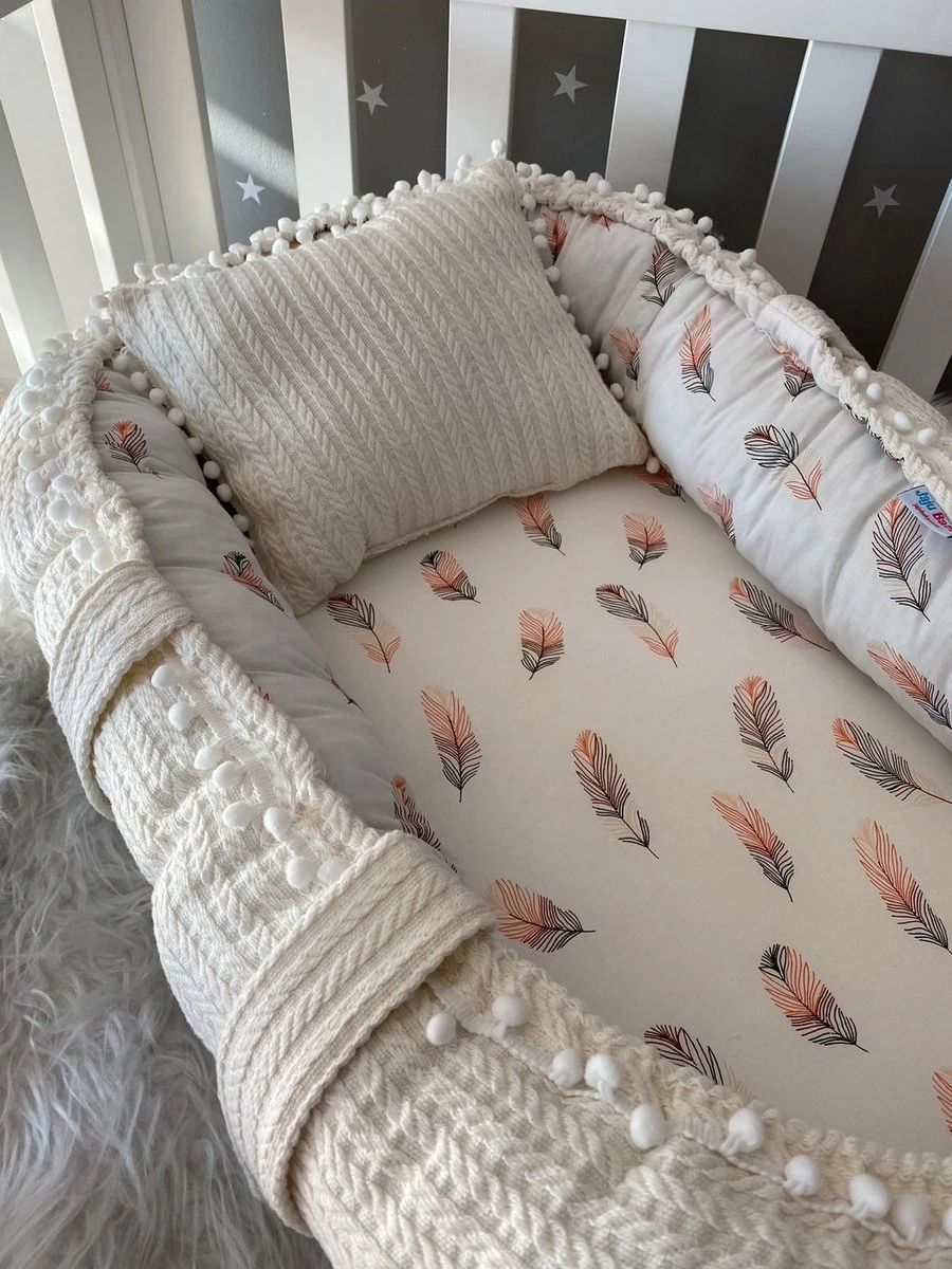 SNS Baby - Babynestje en Hoofdkussen - Organische Katoen - Antibacterieel Babynestje - Anti-Allergisch Babynestje - Wit en Veer Patroon - 74 x 40 cm SNS Baby - Babynestje En Hoofdkussen - Organische Katoen - Antibacterieel Babynestje - Anti-Allergisch Babynestje - Wit En Veer Patroon - 74 X 40 Cm -Baby Verzorging 900x1200 58